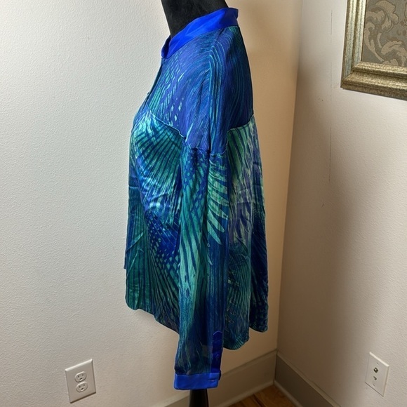 Elie Tahari 100% Silk vibrant blue aqua green buttoned down mandarin collar top - Picture 4 of 7